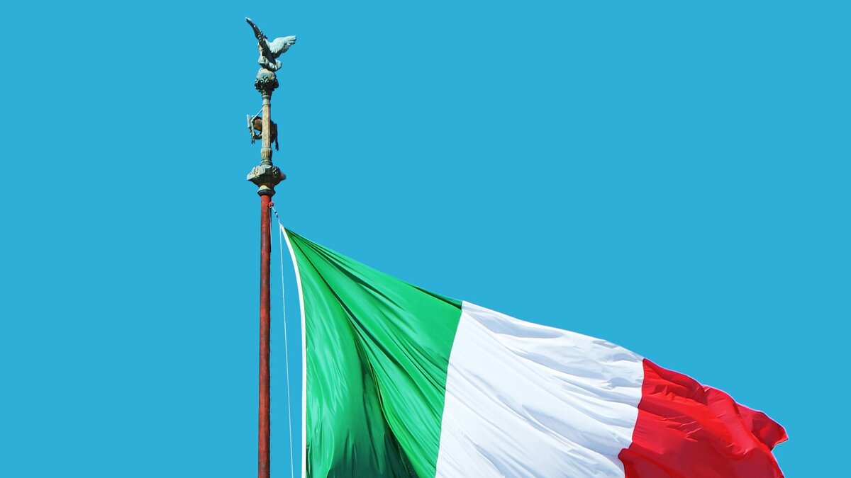 bandiera italiana Altare della Patria Roma 2 giugno