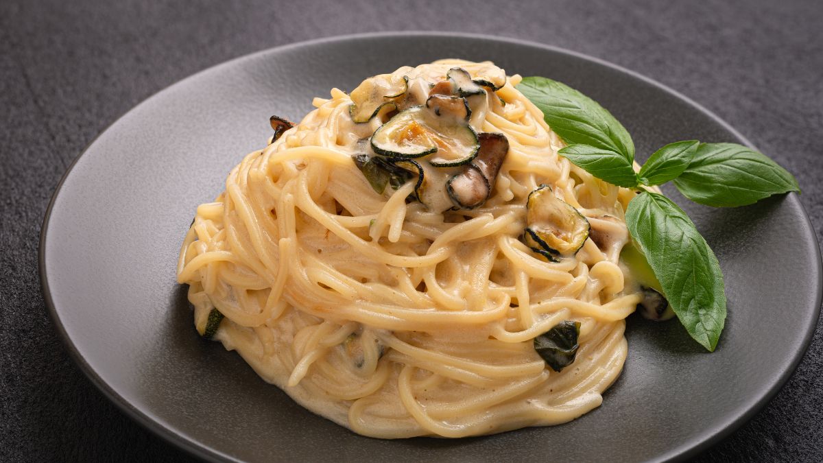 spaghetti alla Nerano zucchine provolone Monaco pasta