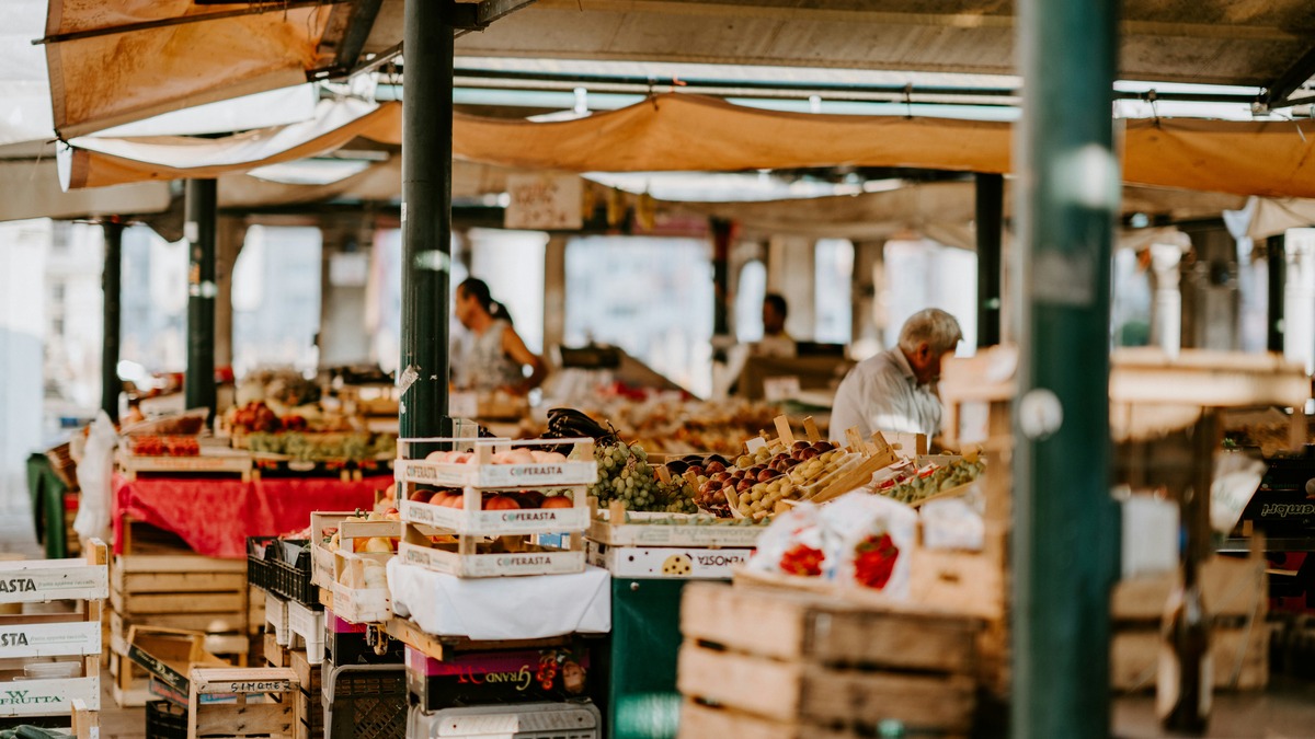 mercato frutta verdura prodotti agricoli italiani